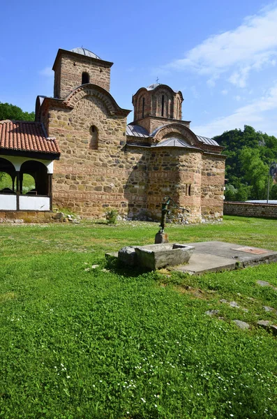 Το Poganovo μοναστήρι του Αγίου Ιωάννη του Θεολόγου στη Σερβία — Φωτογραφία Αρχείου