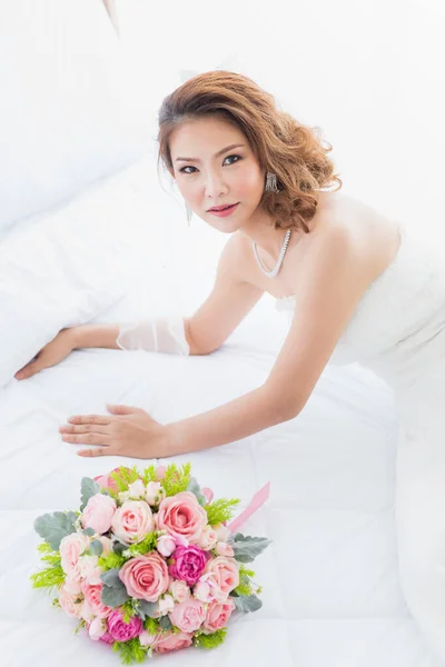 Portrait Close Beautiful Asian Bride Sitting Dressing Room Bouquet Flowers — Stock Photo, Image