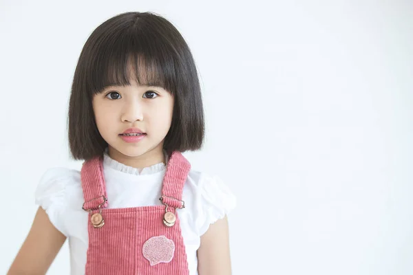 Söt Rak Hårbob Asiatisk Flicka Barn Porträtt Med Naturligt Ljus — Stockfoto