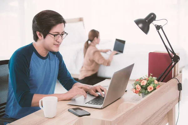 Hombre Negocios Asiático Que Utiliza Computadora Portátil Que Trabaja Desde — Foto de Stock