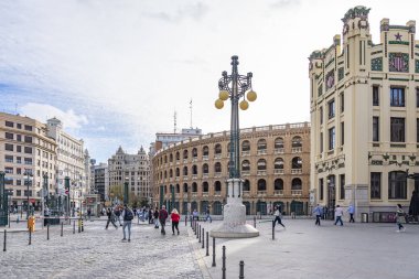 Valencia Meydanı ve İspanya Valensiya 'daki Estacio del Nord Tren İstasyonu.