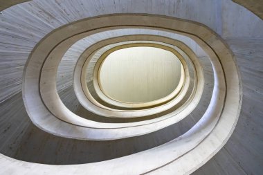 İspanya, Valencia 'daki Reina Sofia Operası' nın sarmal merdivenleri.