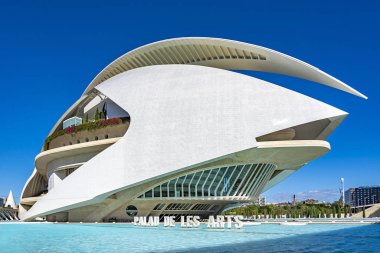 İspanya, Valencia 'daki görkemli opera binası Palau de les Arts Reina Sofia.