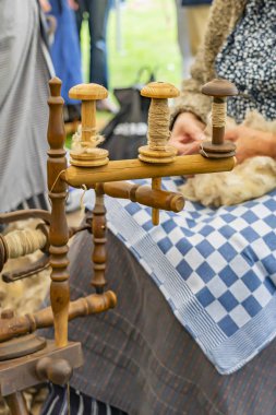 Hollanda Exloo 'daki koyun gütme festivalinde dönen tekerlek.