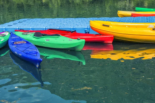 Multi Colored Kayak Boats Rest Lake Benasque Huesca Spain — Stock Photo, Image