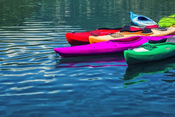 Barcos Kayak Todo Color Una Escuela —  Fotos de Stock