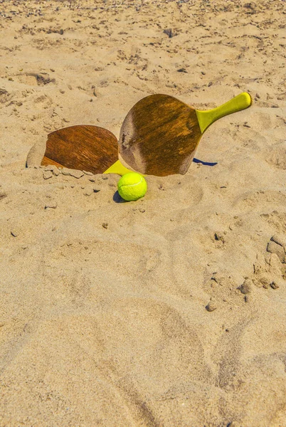 Raquetes Madeira Areia Praia — Fotografia de Stock