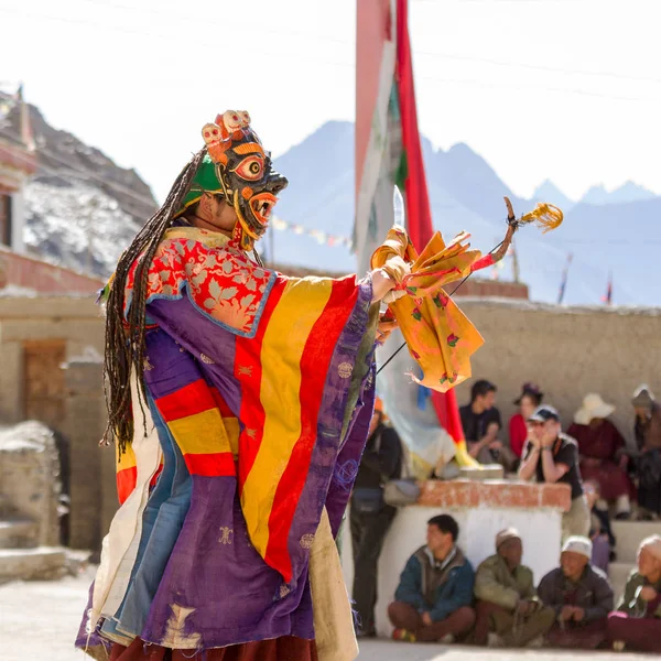 Lamayuru. Monk in mask performs buddhist sacred cham dance — Stock Photo, Image