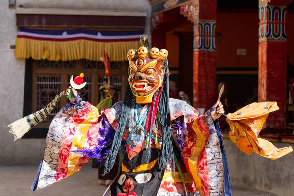 Lamayuru. Munk i mask utför buddhistiska heliga cham Dans — Stockfoto