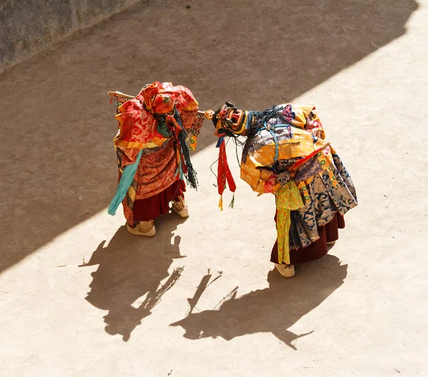 Lamayuru. Monks in masks perform buddhist sacred cham dance — Stock Photo, Image