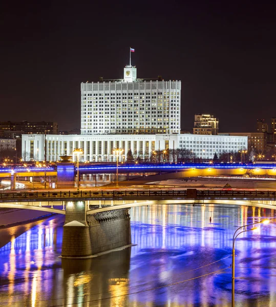 House, Rusya Hükümeti, Moskova Nehri köprüler — Stok fotoğraf