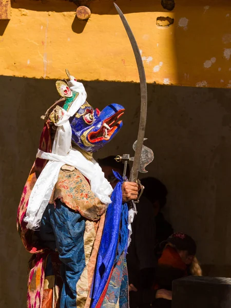 Korzok India July 2012 Unidentified Monk Saber Garuda Mask Performs — Stock Photo, Image