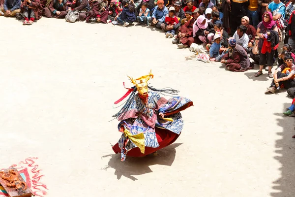 Unidentified monk in deer mask performs a religious masked and costumed mystery dance of Tibetan Buddhism around the symbolic sacrifice at the traditional Cham Dance Festival — Stock Photo, Image