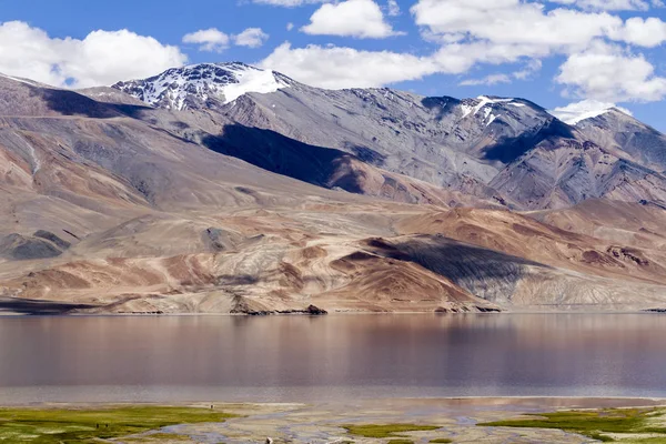 Tso Moriri mountain lake panorama with mountains and blue sky re — Stock Photo, Image