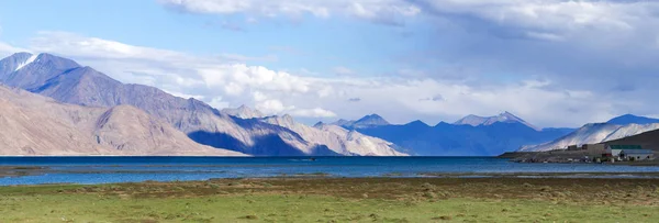 Pangong Tso Vuoristojärvi Panoraama Ladakh Intia — kuvapankkivalokuva