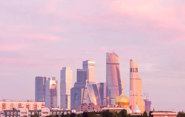 Panorama Moskevské Mezinárodní Obchodní Centrum Pozadí Barevný Gradient Obloze Bez — Stock fotografie