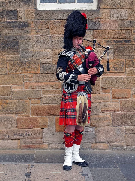 Edinburgh gelen İskoç Piper.