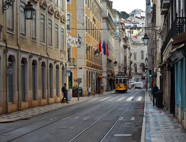 Eléctrico Nos Becos Cidade Lisboa Portugal Dezembro Novembro 2019 Eléctrico — Fotografia de Stock