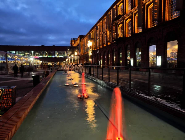 Evening Water Lodz Poland December 2019 Effectively Gushing Fountains Manufaktura — Stock Photo, Image