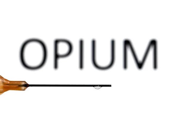 Eine Medizinische Nadel Mit Einem Tröpfchen Das Das Wort Opium — Stockfoto