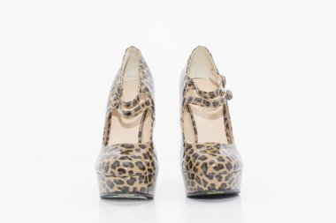 Yüksek topuklu beyaz arka plan üzerinde izole