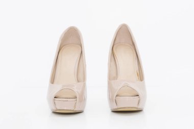 Yüksek topuklu beyaz arka plan üzerinde izole