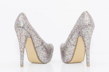 Yüksek topuklu beyaz arka plan üzerinde izole