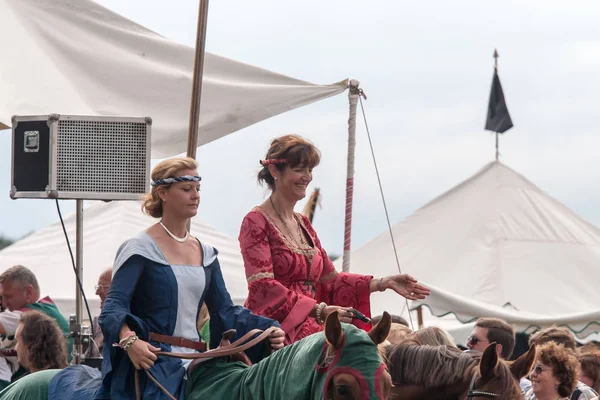 Wenau, Almanya, 01 Ağustos 2010 - turnuva bir ortaçağ gösteri