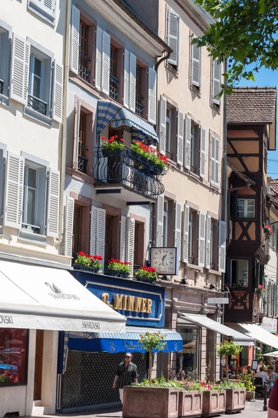 Colmar, Fransa, 26 Mayıs 2012 - Colmar eski kasaba yarı ahşap evleri