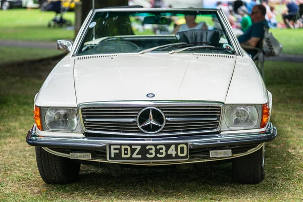 Bedford, Bedfordshire, Reino Unido 2 de junho de 2019. Fragmento de Mersedes vintage . — Fotografia de Stock