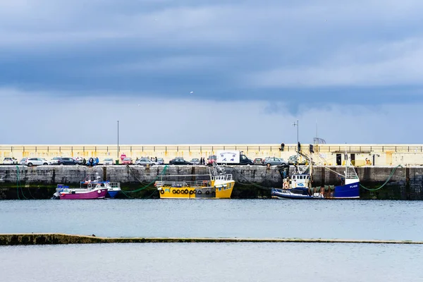 Peel, Man-sziget, 2019. június 16. Ez egy tengerparti város és kis halászkikötő a Man-szigeten, a történelmi német plébánia, de külön kezelik — Stock Fotó
