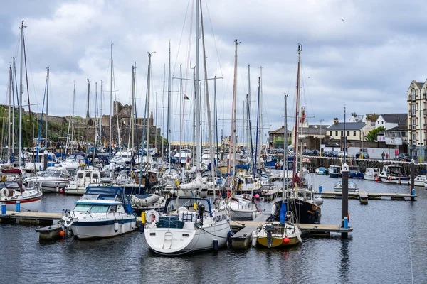 Peel, Isle of Man, 16 червня 2019. Це морське місто і маленький риболовний порт на острові Мен, в історичній парафії німецької, але управляється окремо. — стокове фото