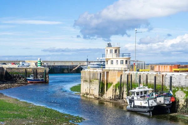 Peel, Isle of Man, Juni 16.2019. Kota ini merupakan kota tepi laut dan pelabuhan nelayan kecil di Pulau Man, di paroki bersejarah Jerman tetapi dikelola secara terpisah — Stok Foto