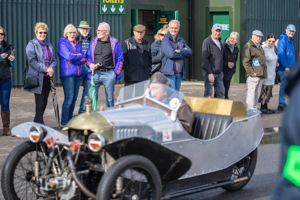 OLD WARDEN, BEDFORDSHIRE, Reino Unido, OUTUBRO 6, 2019.Carros desportivos vintage. Dia de corrida em Shuttleworth . — Fotografia de Stock