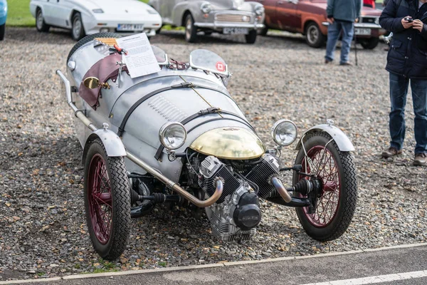 OLD WARDEN, BEDFORDSHIRE, Reino Unido, OUTUBRO 6, 2019.Carros desportivos vintage. Dia de corrida em Shuttleworth . — Fotografia de Stock