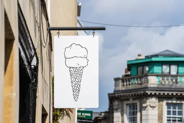 Cambridge, Uk, 1 серпня 2019. Знак продавця морозива. — стокове фото