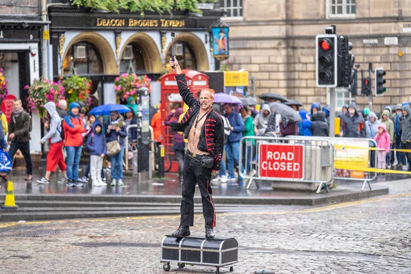 Единбург, Шотландія, 8 серпня, год. Едінбург. вуличний виконавець. — стокове фото