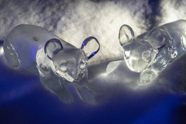 Hyde Park, Londra, 5 Ocak 2020. Sihirli Buz Krallığı. Güzel işlenmiş kar ve buzdan heykeller.