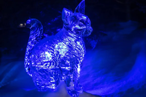 Hyde Park, Londra, 5 Ocak 2020. Sihirli Buz Krallığı. Güzel işlenmiş kar ve buzdan heykeller.