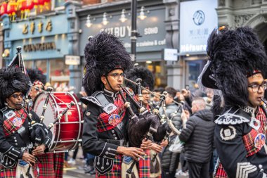 Londra, 26 Ocak 2020. Shree Muktajeevan Swamibapa Boru Grubu. Londra Çin Mahallesi 'ndeki geçit töreni üyeleri. Çin Yeni Yıl Kutlamaları
