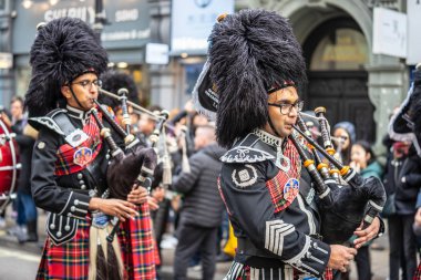 Londra, 26 Ocak 2020. Shree Muktajeevan Swamibapa Boru Grubu. Londra Çin Mahallesi 'ndeki geçit töreni üyeleri. Çin Yeni Yıl Kutlamaları