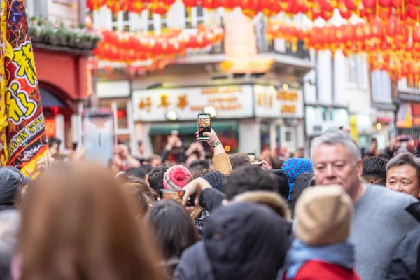 London den 26 januari 2020. Medlemmar av paraden i London Chinatown. Kinesiska nyårsfirandet. Selektiv inriktning — Stockfoto