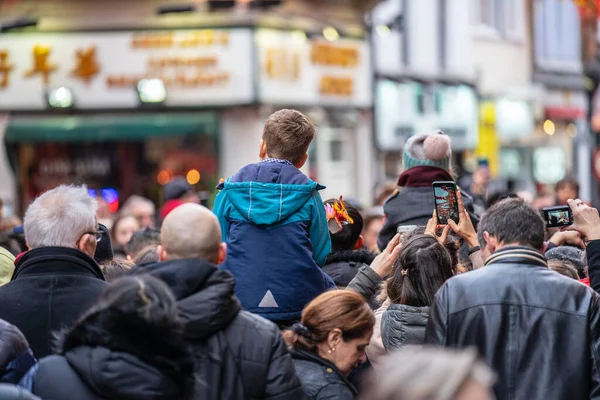 London den 26 januari 2020. Medlemmar av paraden i London Chinatown. Kinesiska nyårsfirandet. Selektiv inriktning — Stockfoto