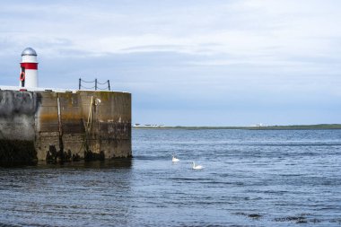 Castletown Harbour, Man Adası. Castletown, Afrika kıtasında bulunan Malew devletinde yer alan bir şehirdir.