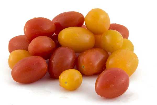 Tomates cerises isolées sur fond blanc photo. Magnifique pi — Photo