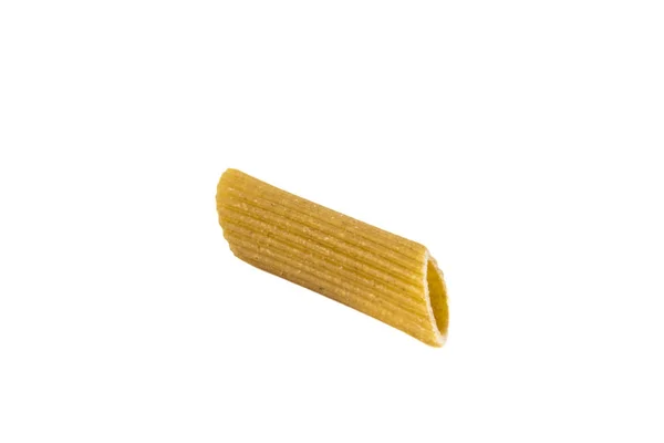 Één penne pasta geïsoleerd op witte achtergrond — Stockfoto