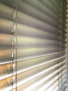 Louvers 'ı kapat, gölge, kör ya da kepenk arkasını kapat. Alüminyum