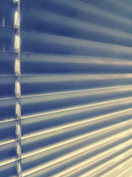 Sunblinds Silver aluminum louver on window horizontal pattern. S — Stockfoto