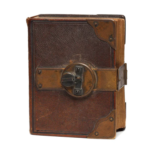Vecchio libro con serratura isolata su bianco — Foto Stock