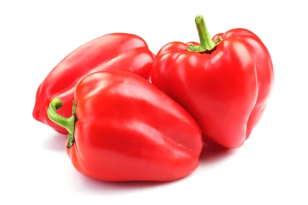 Rode paprika geïsoleerd op wit — Stockfoto